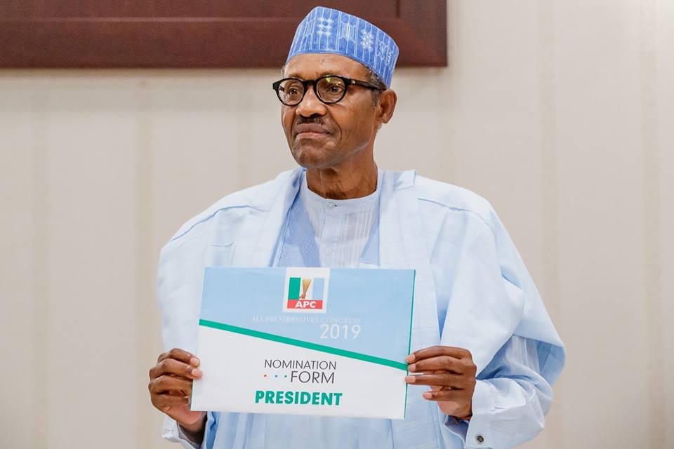 Buhari Accepts APC Nomination Form Bought by A Group