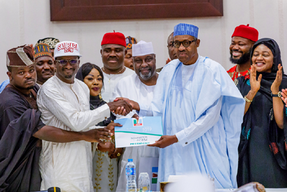 Buhari Submits Nomination Form